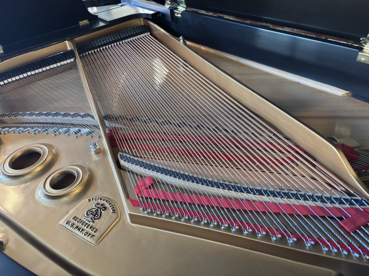 steinway L #451606 interior back