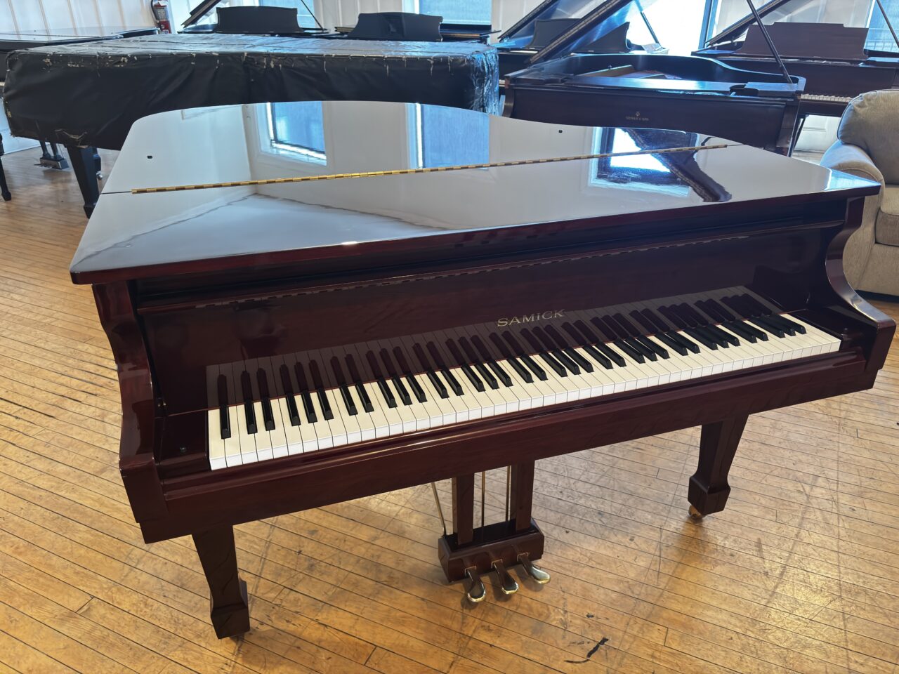 samick sig54 front left closed lid