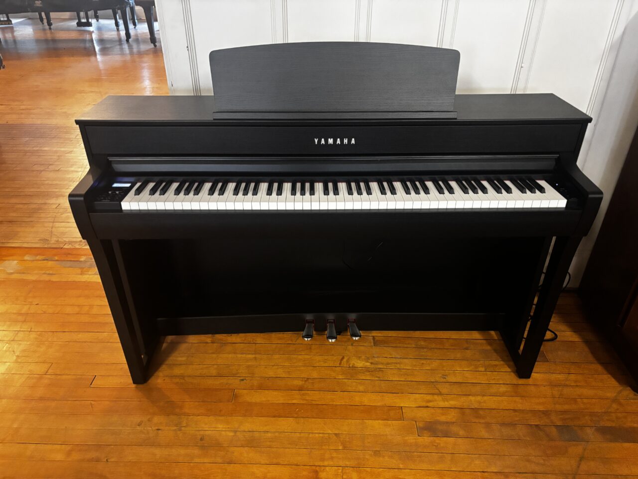 yamaha clp745 front picture