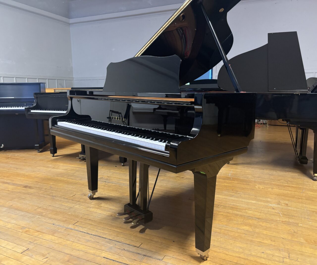 black gc1 right corner