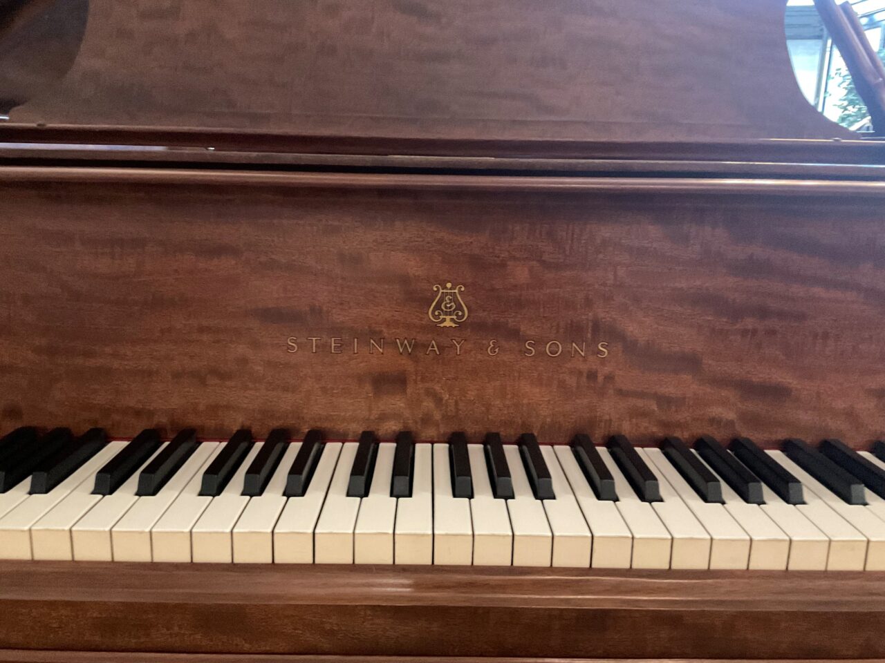 Steinway & Sons B - Avery Piano Company