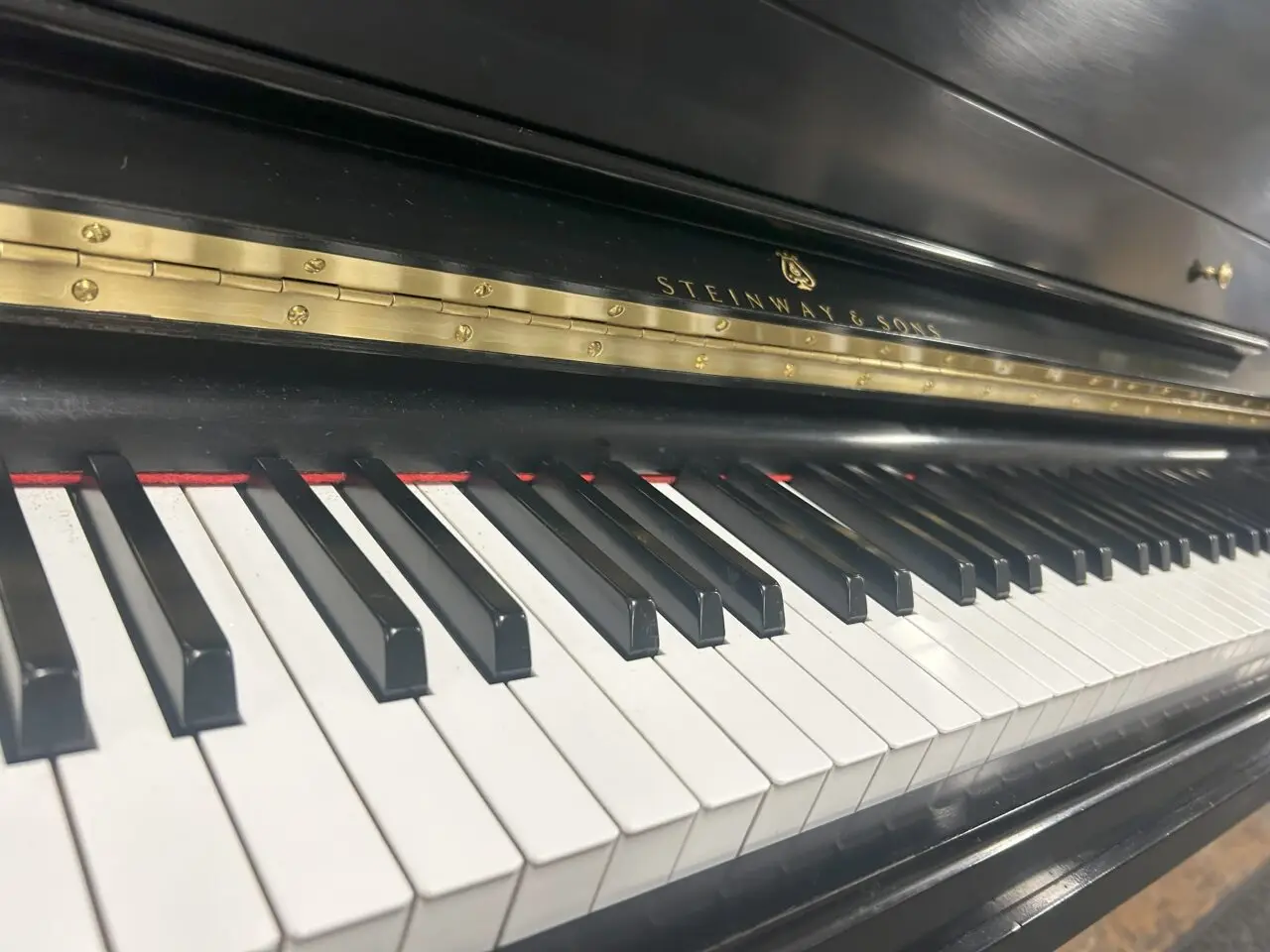 k52 steinway logo