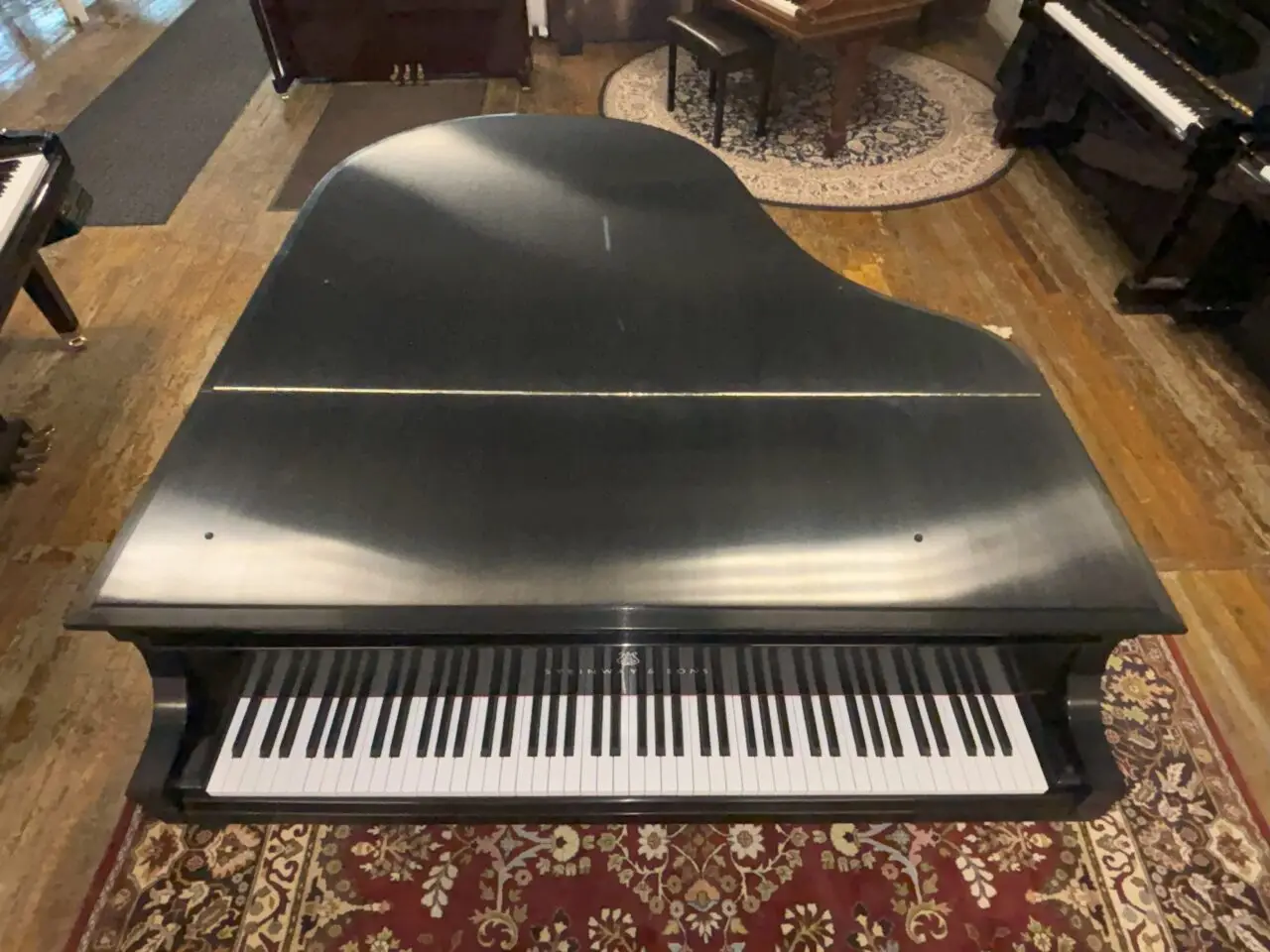 steinway m 205379 overhead closed lid.