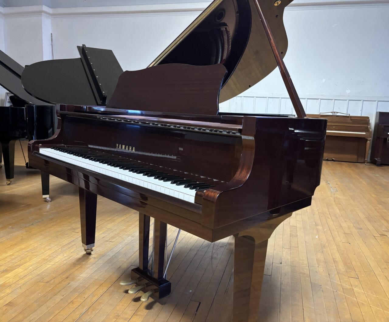 yamaha gc1 mahogany # 6072503 corner shot