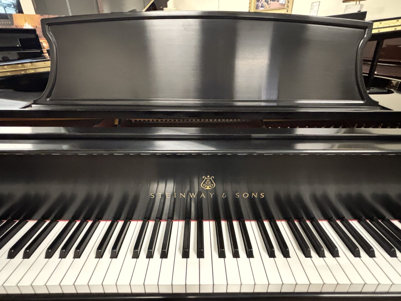 steinway M #526240 music rack close