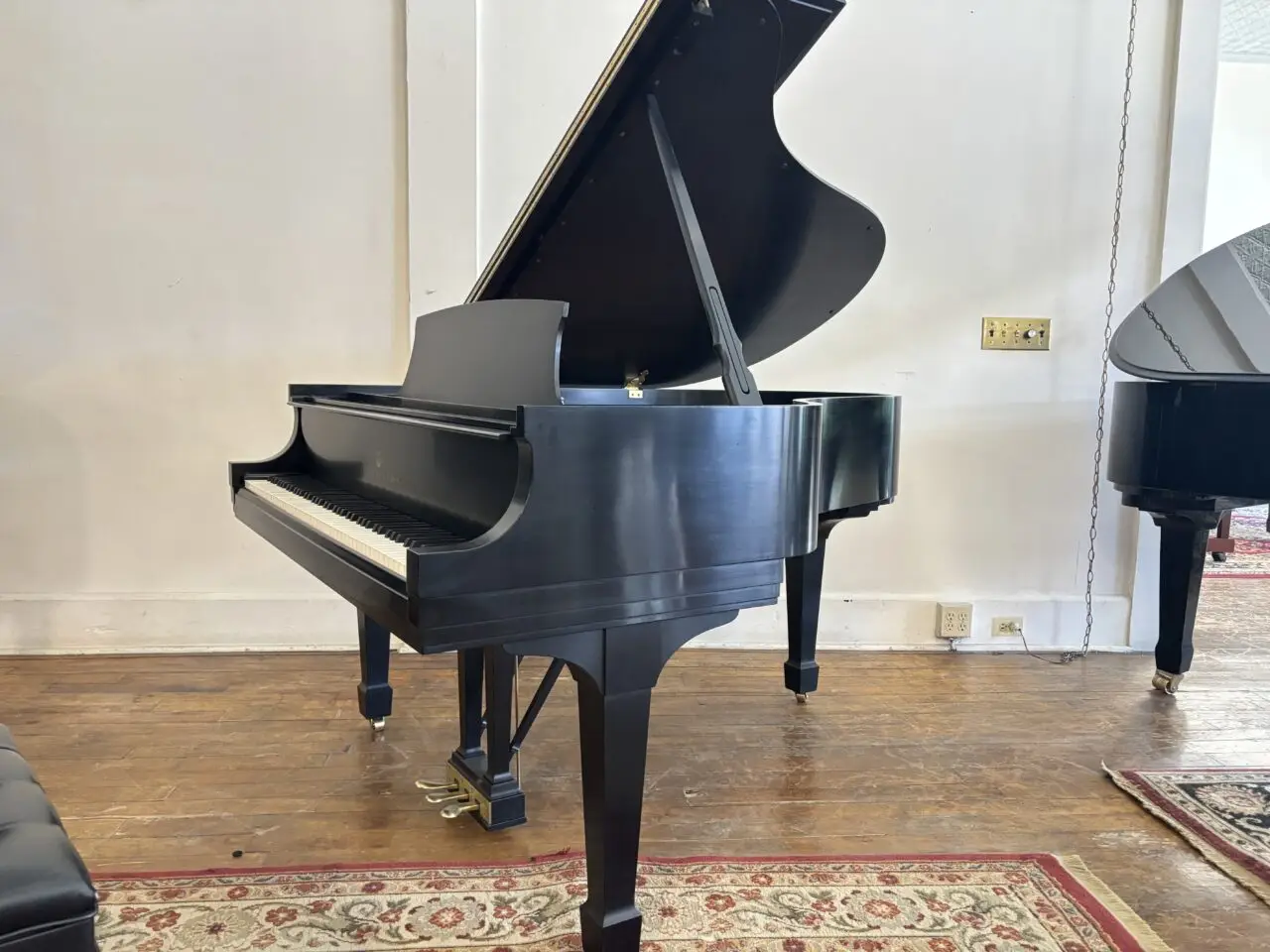 steinway m# 433766 lower profile corner